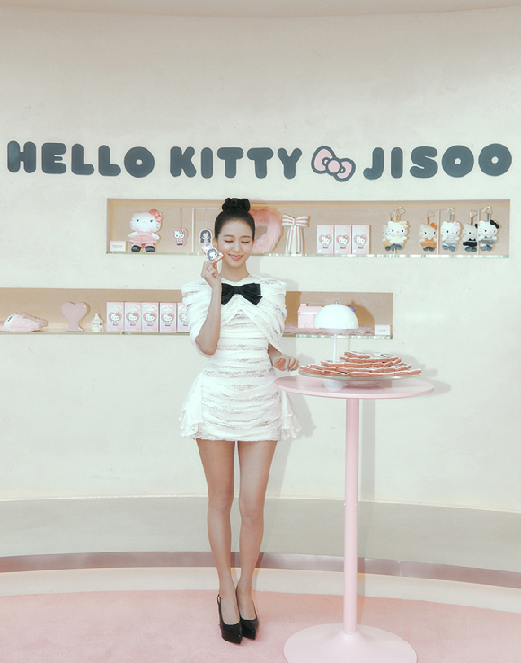 헬로키티x지수 [사진=CJ온스타일]