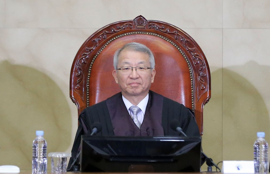 양승태 전 대법원장이 30일 서울 서초구 서울고등법원에서 열린 '사법농단 혐의' 2심 선고 공판에서 징역 6개월에 집행유예 1년을 선고 받은 후 법원 청사를 나서고 있다. 2026.1.30 [공동취재] [사진=연합뉴스]