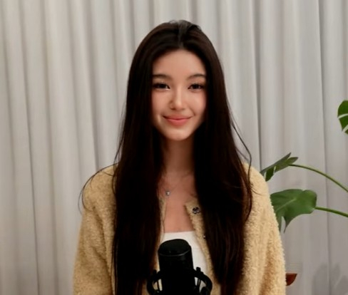 12일 라이브 방송을 진행한 다니엘 [사진=유튜브 '다니엘 마시'(Danielle Marsh) 채널 캡처]