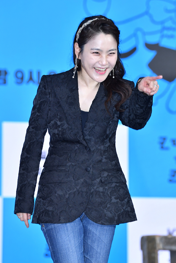 첼로연주가 겸 지휘자 장한나가 10일 오전 서울 영등포구 여의도동 KBS별관에서 진행된 KBS 2TV 새 예능프로그램 '크레이지 리치 코리안' 제작발표회에 참석해 포즈를 취하고 있다. [사진=문수지 기자]