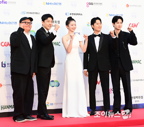 감독으로 변신한 배우 장동윤이 3일 오후 경기도 부천시 부천아트센터에서 열린 제29회 부천국제판타스틱영화제 레드카펫 행사에 참석하고 있다. [사진=정소희 기자]