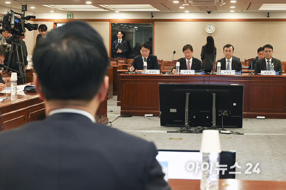 국회 '윤석열 정권 정치검찰 조작기소 의혹 사건 진상규명 국정조사특별위원회(국조특위)'가 23일 오전 서울 영등포구 금융감독원에 '쌍방울 주가 조작 무마 의혹'과 관련해 현장조사를 실시하고 있다. [사진=국회사진기자단]