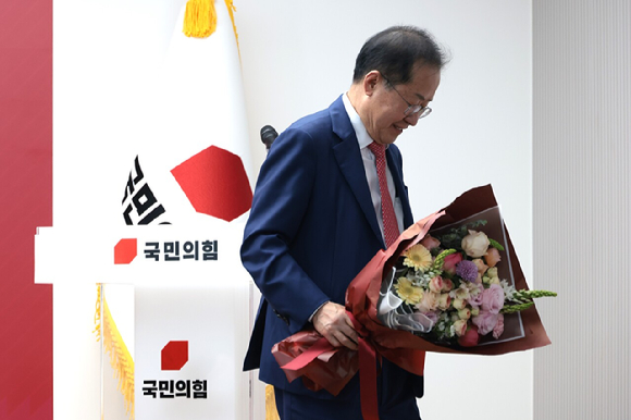 지난 4월 25일 오후 종로 동아미디어센터 1층 로비에서 국민의힘 대선 2차 경선 진출자인 홍준표 후보가 사전 인터뷰를 하고 있다. [사진=국회사진취재단]