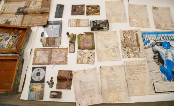 故 다이애나 왕세자비의 사진 위로 빗방울이 떨어지고 있다. [사진=연합뉴스]