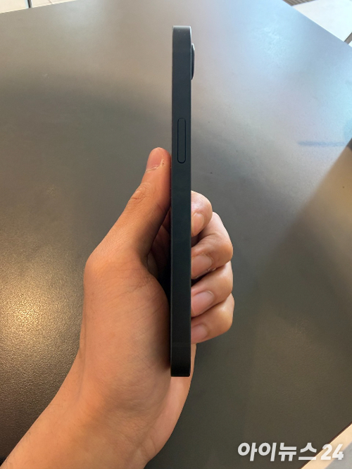 아이폰17e 제품. [사진=황세웅 기자]