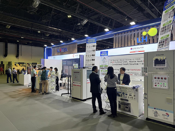 지난해 11월 24일부터 4일간 진행된 'UAE 두바이 건축기자재 전시회(BIG 5 GLOBAL)' 2025 LH K-TECH 전시관 운영 모습. [사진=한국토지주택공사]