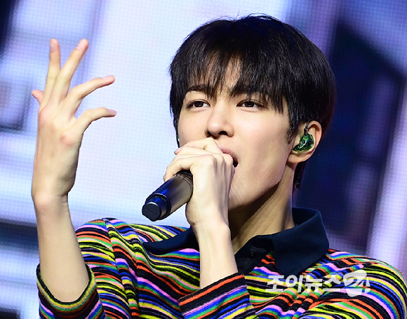 그룹 코르티스 건호가 18일 오후 서울 용산구 블루스퀘어에서 열린 코르티스(CORTIS) 데뷔 쇼케이스 '컬러 아웃사이드 더 라인스'(COLOR OUTSIDE THE LINES)에 참석하고 있다. [사진=정소희 기자]