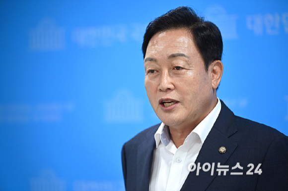 김선교 국민의힘 의원이 7일 오전 서울 여의도 국회에서 특별검사의 출국금지 관련 기자회견을 하고 있다.김건희 여사의 각종 의혹을 수사하는 민중기 특별검사(김건희 특검)가 경기 양평군수 출신의 김선교 국민의힘 의원을 출국금지 조치한 것으로 알려졌다. [사진=곽영래 기자]