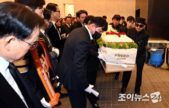 11일 오전 서울 동작구 흑석동 중앙대학교병원 장례식장에서 고(故) 현미(본명 김명선)의 발인식이 엄수됐다. [사진=김성진 기자]