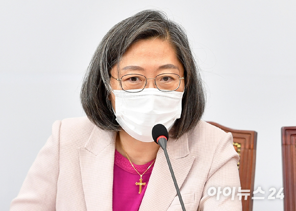 이수정 경기대 범죄심리학과 교수가 지난 2020년 국회에서 열린 미래통합당 성폭력대책특별위원회 제1차 회의에서 인사말을 하고 있다. [사진=아이뉴스24DB]