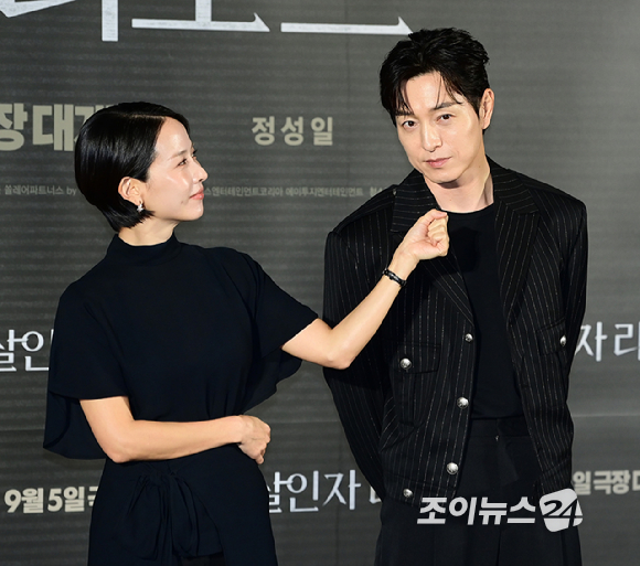 배우 조여정과 정성일이 12일 오전 서울 용산구 CGV 용산아이파크몰에서 열린 영화 '살인자 리포트'(감독 조영준) 제작보고회에 참석하고 있다. [사진=정소희 기자]