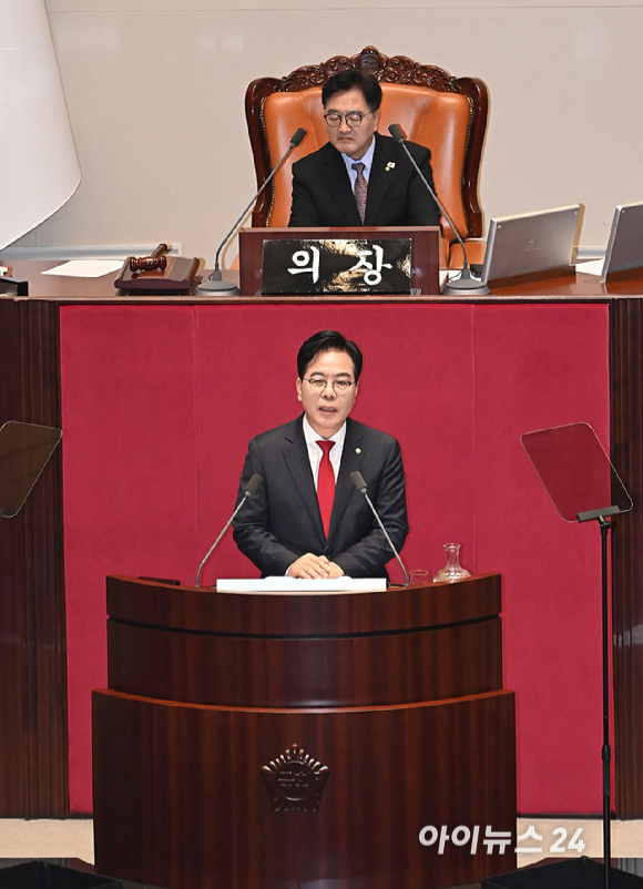 송언석 국민의힘 원내대표가 10일 서울 여의도 국회 본회의에서 교섭단체 대표 연설을 하고 있다. [사진=곽영래 기자]