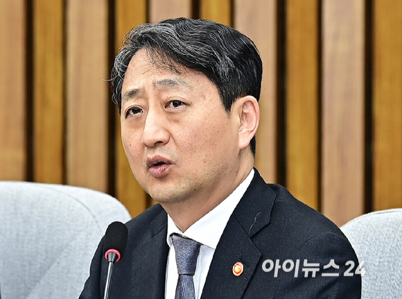 안덕근 산업통상자원부 장관이 10일 오전 서울 여의도 국회에서 열린 K-방산수출 지원을 위한 당정협의회에서 발언하고 있다. [사진=곽영래 기자]