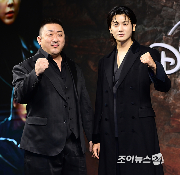 배우 마동석과 박형식이 20일 오전 서울 중구 앰버서더 서울 풀만 호텔에서 열린 STUDIO X+U 드라마 '트웰브' 제작발표회에 참석하고 있다. [사진=정소희 기자]