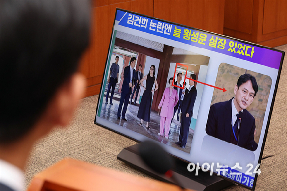 황성운 문화체육관광부 기조실장(윤석열 정부 당시 대통령실 문화체육비서관)이 29일 서울 여의도 국회에서 열린 국회 문화체육관광위원회의 2025 종합 국정감사에서 질의에 답변하고 있다. [사진=곽영래 기자]