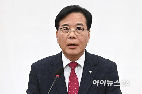 송언석 국민의힘 원내대표가 3일 서울 여의도 국회에서 기자회견을 하고 있다. [사진=곽영래 기자]