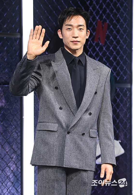 배우 이상이가 31일 오전 서울 중구 앰배서더 서울 풀만 호텔에서 열린 넷플릭스 시리즈 '사냥개들' 시즌2 제작발표회에서 포토타임을 갖고 있다. [사진=곽영래 기자]