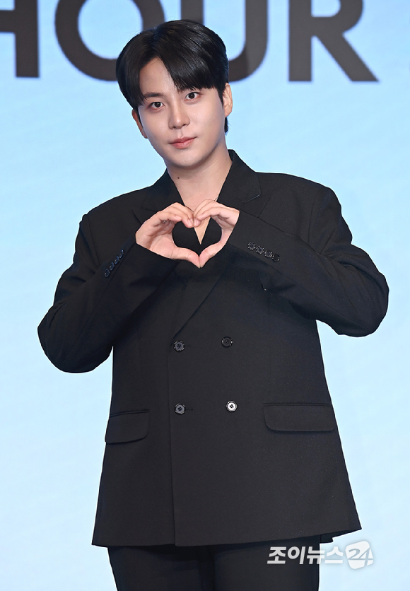 그룹 에이티즈 종호가 12일 오후 서울 마포구 호텔 나루 서울 엠갤러리에서 열린 미니 12집 '골든 아워 : 파트 3'(GOLDEN HOUR : Part.3) 앨범 발매 기념 기자간담회에서 포즈를 취하고 있다. [사진=곽영래 기자]