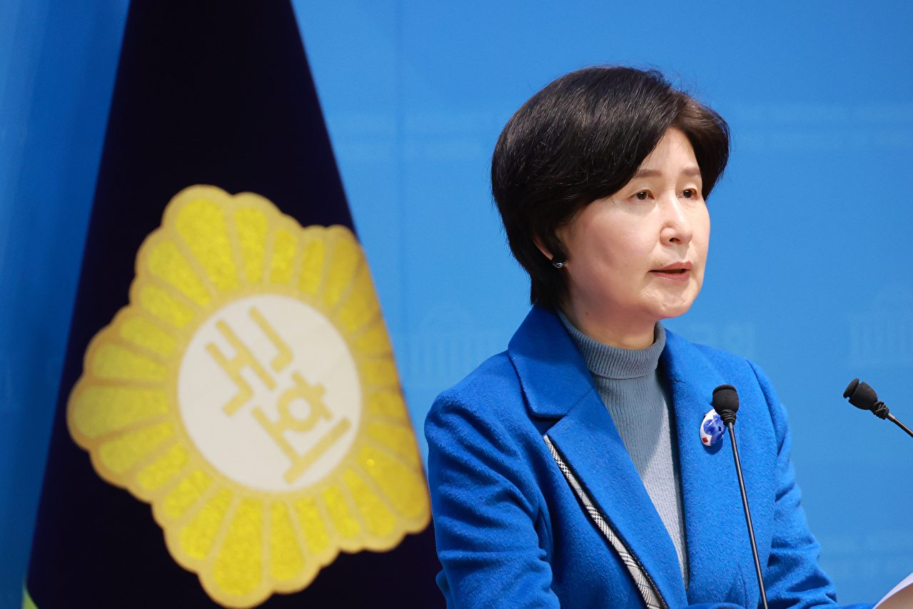 더불어민주당 백혜련 의원이 2일 국회 소통관에서 원내대표 보궐선거 출마를 선언하고 있다. 2026.1.2 [사진=연합뉴스]