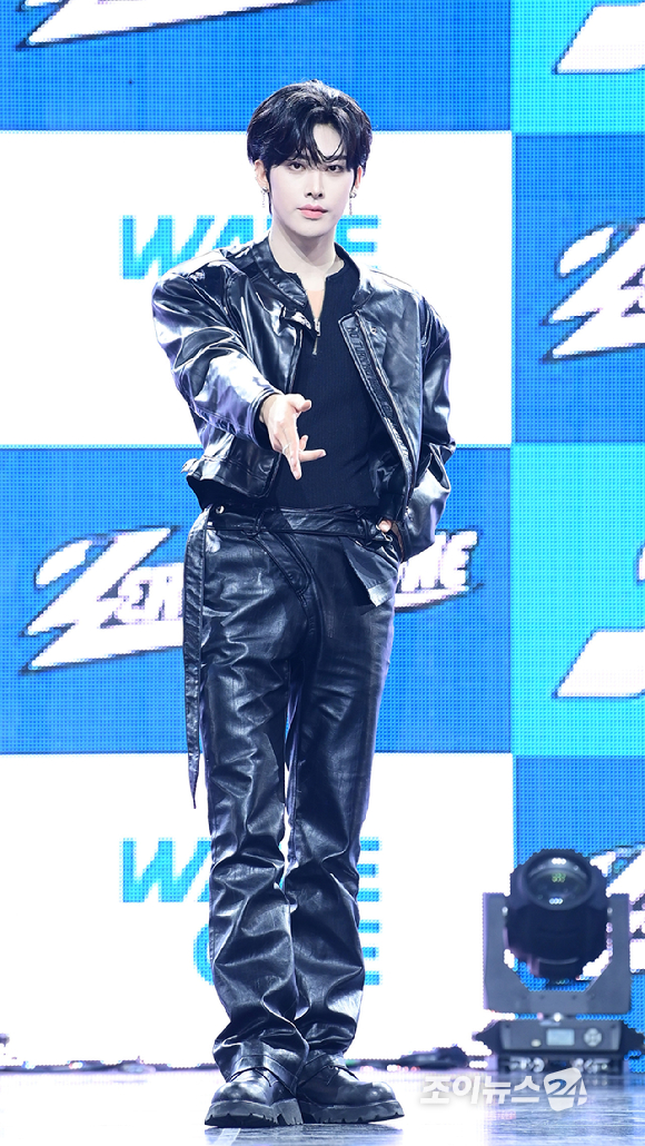 그룹 제로베이스원 리키가 1일 오후 서울 용산구 한남 블루스퀘어에서 열린 제로베이스원(ZEROBASEONE) 정규 1집 '네버 세이 네버(NEVER SAY NEVER)' 쇼케이스에 참석하고 있다. [사진=정소희 기자]