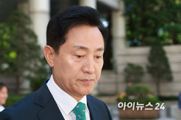 오세훈 서울시장이 16일 서울 서초구 서울고등법원에서 열린 명태균 여론조사 의혹 사건 2심 속행 공판에 출석하고 있다. [사진=곽영래 기자]