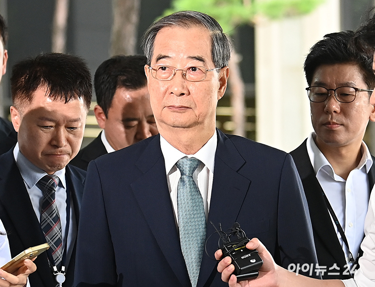 한덕수 전 총리가 19일 오전 서울 서초구 서울고검에 마련된 내란 특검팀(특별검사 조은석) 사무실에 조사를 받기 위해 출석하고 있다. [사진=곽영래 기자]