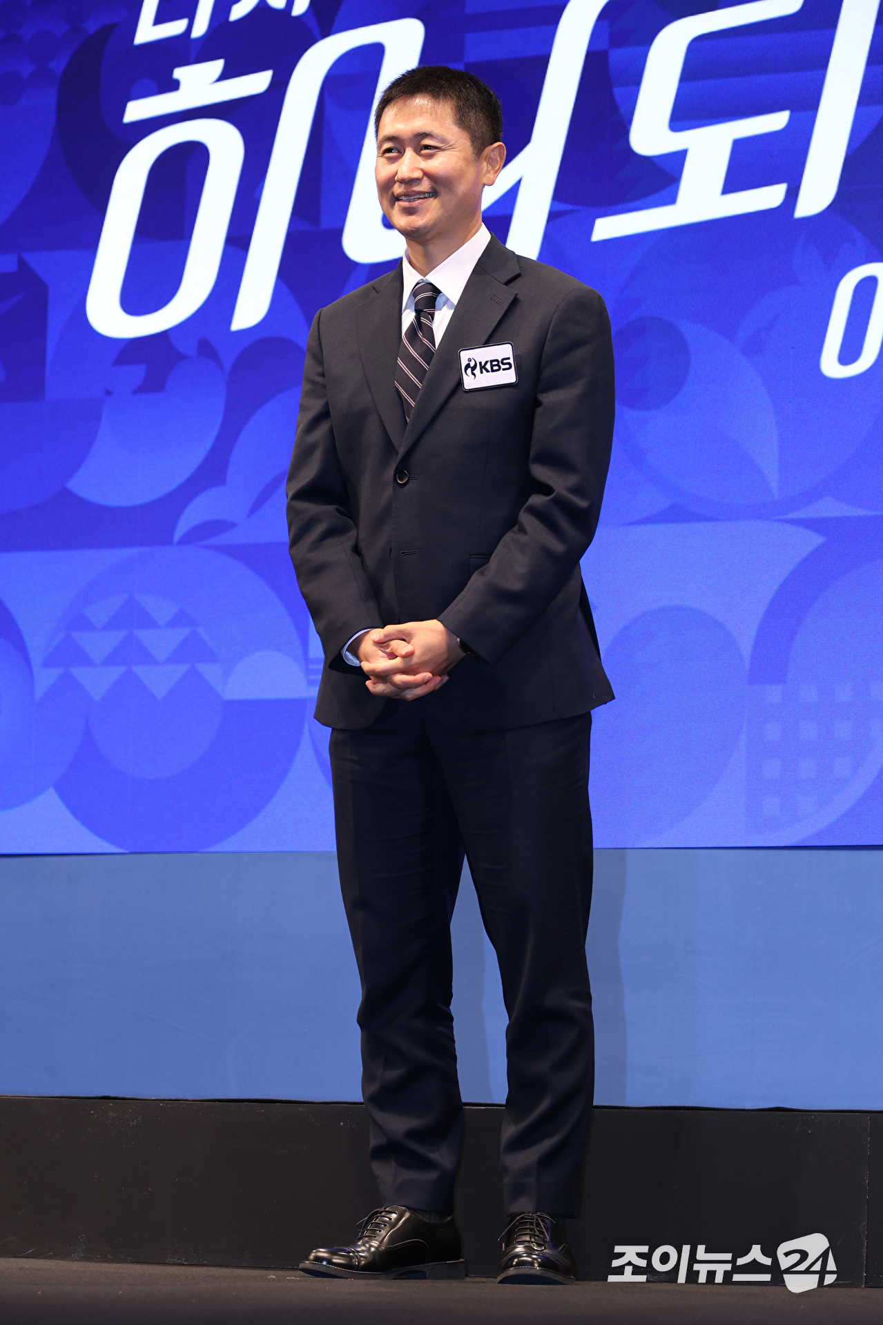 이영표 해설위원이 28일 오후 서울 영등포구 여의도동 KBS아트홀에서 진행된 '2026 아이치-나고야 아시안게임' 제작발표회에 참석해 포즈를 취하고 있다. [사진=문수지 기자]