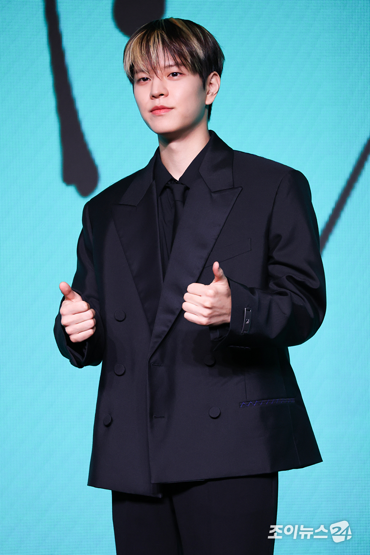 그룹 스트레이 키즈 승민이 6일 오후 서울 영등포구 여의도동 콘래드 서울 호텔에서 진행된 스트레이 키즈(Stray Kids) 새 미니앨범 '디스 앤 댓(THIS & THAT)' 발매 기념 기자간담회에 참석해 포즈를 취하고 있다. [사진=문수지 기자]
