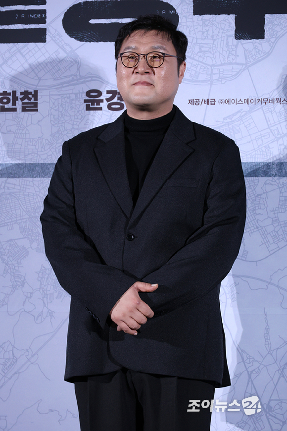 배우 윤경호가 9일 오전&nbsp;서울 CGV 용산아이파크몰점에서 열린 영화 '끝장수사'(감독 박철환) 제작보고회에 참석해 포즈를 취하고 있다. [사진=문수지 기자]