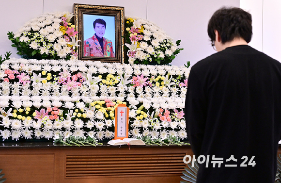 故 가수 송대관의 빈소가 7일 서울 종로구 서울대학교병원 장례식장에 마련되어 있다. 발인은 오는 9일 오전 11시, 장지는 서울추모공원이다. [사진=곽영래 기자]
