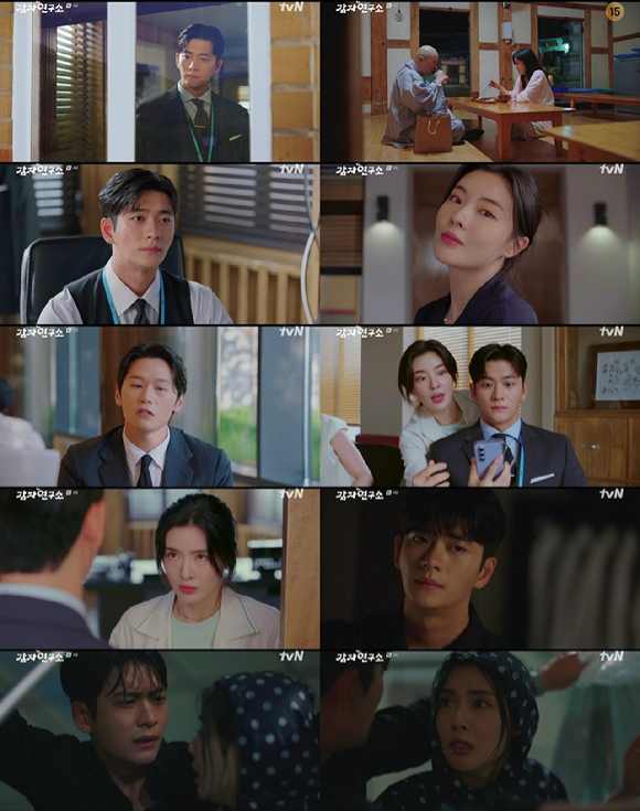 '감자연구소' 이선빈, 강태오가 폭우 속 밀착 눈맞춤 엔딩을 선사했다. [사진=tvN 방송화면 캡처]