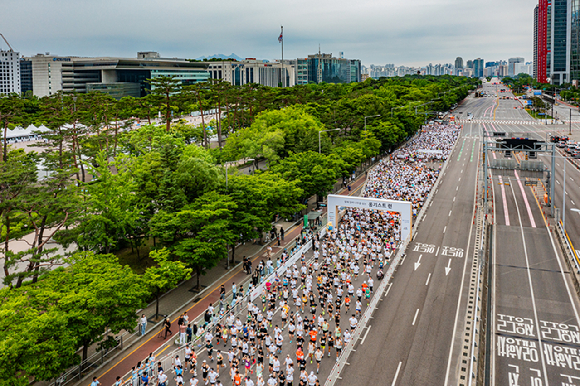 ‘파이널 런’ 참가자들이 서울 여의도 일대를 달리는 모습. [사진=현대차]