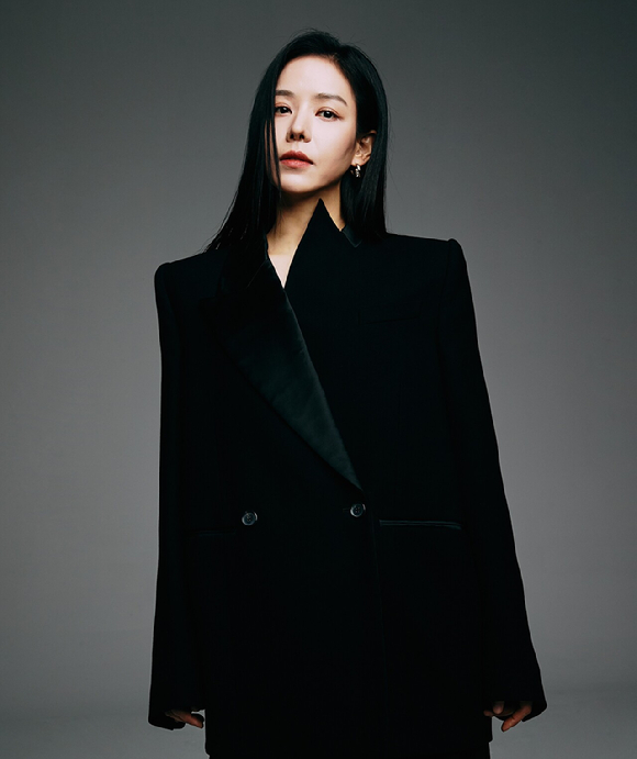 배우 안지혜가 넷플릭스 영화 '황야'(감독 허명행) 인터뷰에 앞서 포즈를 취하고 있다. [사진=리드엔터테인먼트]
