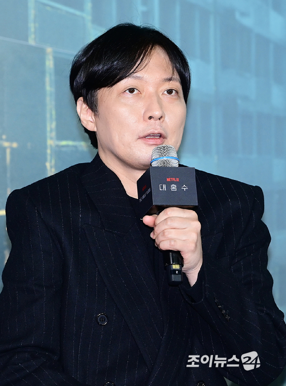 김병우 감독이 16일 오전 서울 CGV 용산아이파크몰에서 열린 넷플릭스 영화 '대홍수'(감독 김병우) 제작보고회에 참석하고 있다. [사진=정소희 기자]
