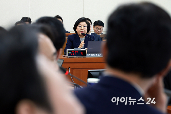 이혜훈 기획예산처 장관 후보자가 23일 서울 여의도 국회에서 열린 재정경제기획위원회의 인사청문회에서 의원 질의에 답하고 있다. [사진=곽영래 기자]