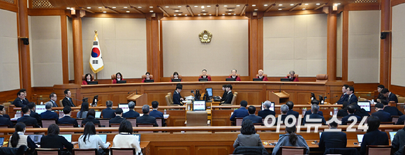 11일 서울 종로구 헌법재판소에서 열린 윤석열 대통령 탄핵심판 7차 변론기일에 헌법재판관들이 참석해 있다. [사진=사진공동취재단]