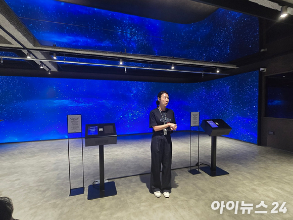 오는 5일 공식 개장을 앞둔 SK텔레콤 정보통신기술(ICT) 복합문화공간 'T팩토리 성수' 건물 외관. [사진=안세준 기자]