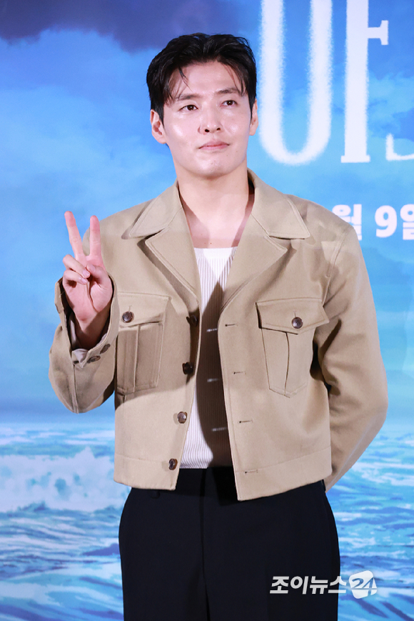 배우 강하늘, 안재훈 감독, 배우 김선영, 유재명이 26일 오후 서울 용산구 CGV 용산아이파크몰점에서 진행된 애니메이션 '아가미'(감독 안재훈) 언론시사회에 참석해 포즈를 취하고 있다. [사진=문수지 기자]