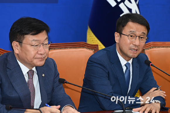 한병도 더불어민주당 원내대표가 11일 서울 여의도 국회에서 정점식 국민의힘 원내대표를 접견한 가운데 발언을 하고 있다. [사진=곽영래 기자]