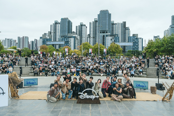 지난 4일 한강 예빛섬 야외무대에서 ''탁류' 왈패 유랑단' 이벤트가 진행됐다. [사진=월트디즈니 컴퍼니 코리아]
