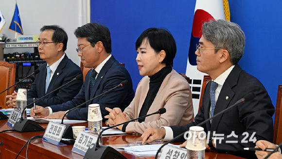 전현희 단장이 18일 국회에서 열린 더불어민주당 사법불신 극복&middot;사법행정 정상화 TF 전체회의에서 발언을 하고 있다. [사진=곽영래 기자]