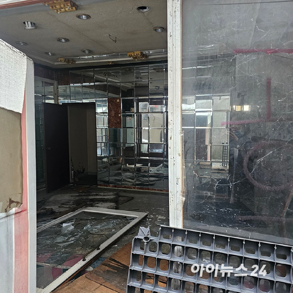 서울 성북구 하월곡동 길음역 10번 출근 인근의 ‘미아리 텍사스촌' 길목. 2025.11.26 [사진=이효정 기자 ]