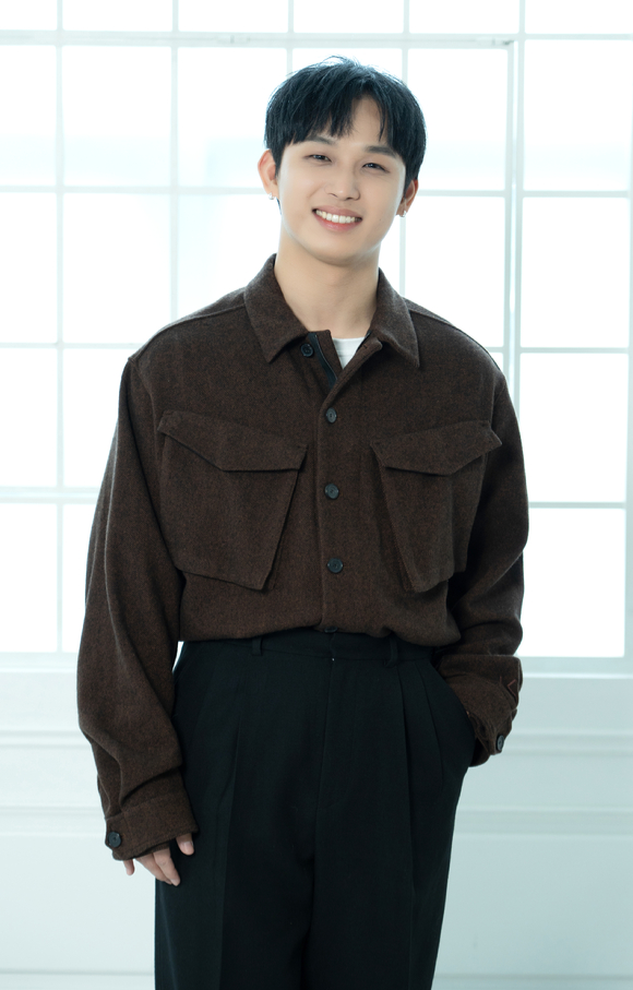 그룹 비투비 임현식이 21일 온라인으로 진행된 비투비 정규 3집 'Be Together' 발매 기념 기자간담회에 참석해 포즈를 취하고 있다. [사진=큐브엔터테인먼트]