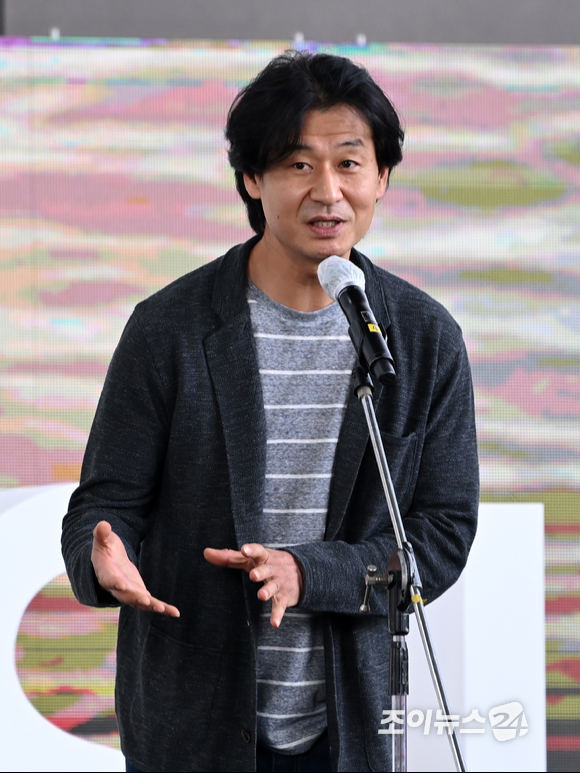 [포토]박혁권, '작품에 대한 설명'