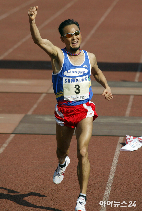 한국 마라톤 간판 스타였던 이봉주는 2022 대한민국 스포츠영웅에 선정됐다. [사진=아이뉴스24 포토 DB]