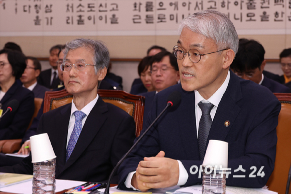 천대엽 법원행정처장이 13일 서울 여의도 국회에서 열린 대법원 등에 대한 국정감사에서 발언하고 있다. [사진=곽영래 기자]