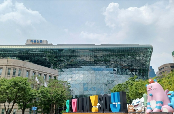 서울시가 신혼부부와 청년의 주거 안정을 위해 '임차보증금 이자지원사업'을 대폭 확대한다. 사진은 서울시청 전경. [사진=연합뉴스]