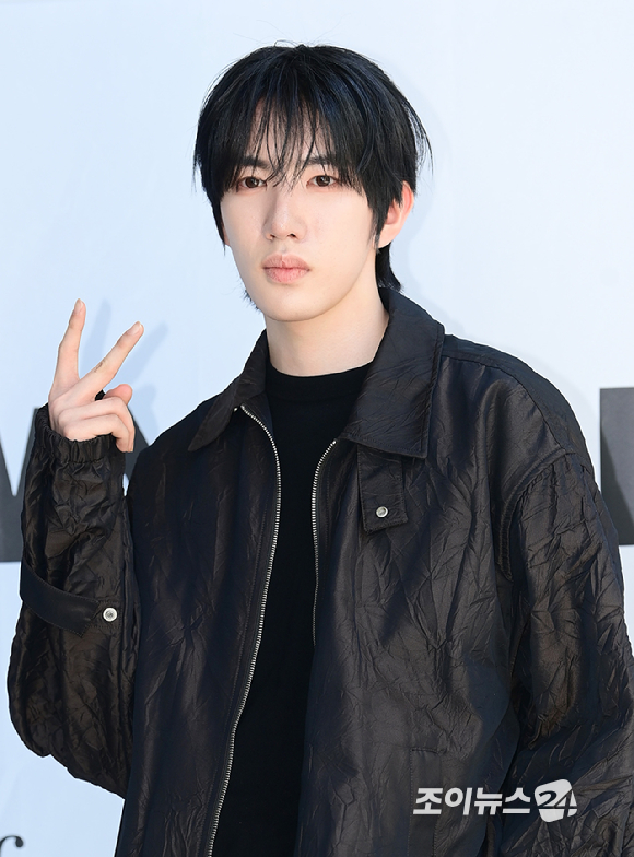 블라썸보이즈 하민기가 24일 오후 서울 성동구 성수동 더블유미션에서 열린 홀리넘버세븐 X 코타로 타니야마 콜라보 팝업 오프닝 행사에 참석하고 있다. [사진=정소희 기자]