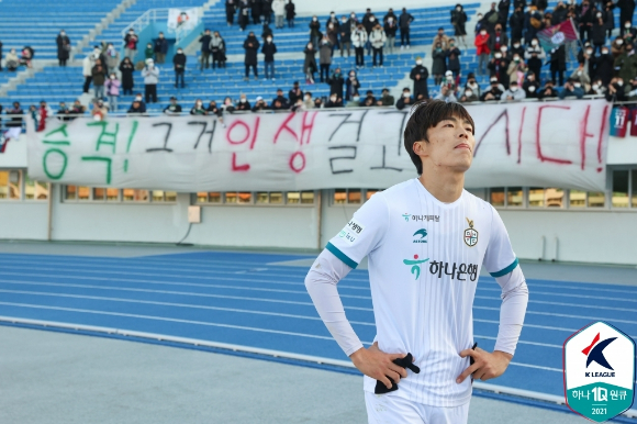 대전하나티시즌의 마사가 승격에 실패한 뒤 허탈한 표정을 보이고 있다. [사진=한국프로축구연맹]
