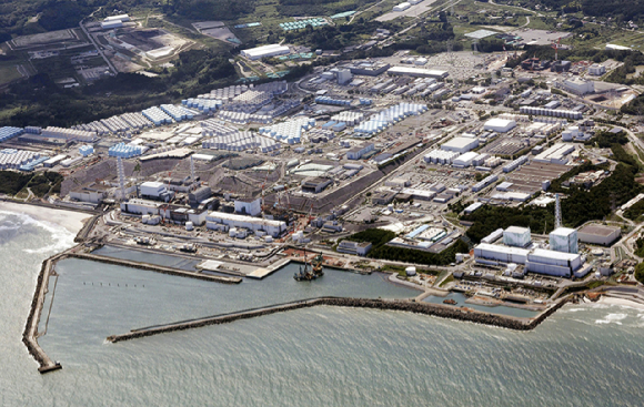 일본 정부와 도쿄전력은 24일 후쿠시마 제1 원자력발전소 오염수(일본 정부 명칭 처리수) 해양 방류를 시작했다. 사진은 하늘에서 본 후쿠시마 제1 원자력발전소. [사진=뉴시스]